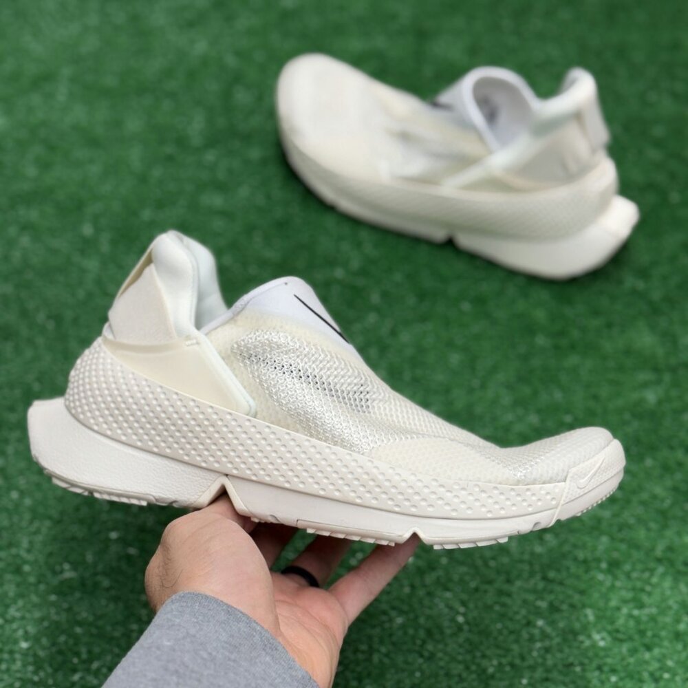 Nike GO FlyEase Low Womens Sportswear Shoes White DR5540-105 VNDS Sz 8